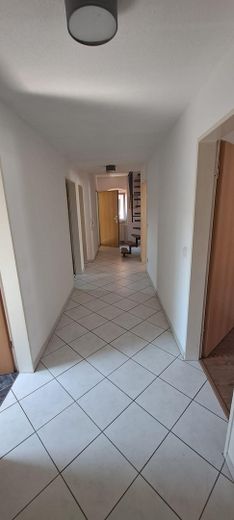 Zentrale provisionsfreie Wohnung in Neu-Ulm, perfekt für eine WG – Flur unten 1