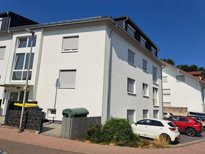 wunderschön geschnittene, lichtdurchflutete 3 Zi. DG- Wohnung – Außenansicht