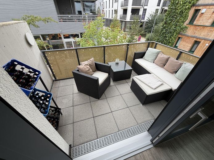 Appartement lumineux de 3 pièces avec balcon dans le quartier Steingau – Kirchheim unter Teck – Balkon