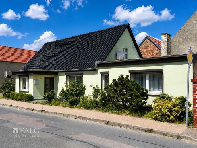 Historisches Hofensemble mit Wohnhaus, Scheune, Garten und Entwicklungspotenzial – Wohnhaus Straßenansicht