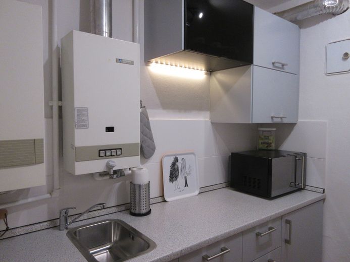 2026 Berlin! Schöner im möblierten Apartment in Steglitz, Elisenstr., zwischen Rathaus & Stadtpark – Küche, u.a.mit Geschirrspüler 