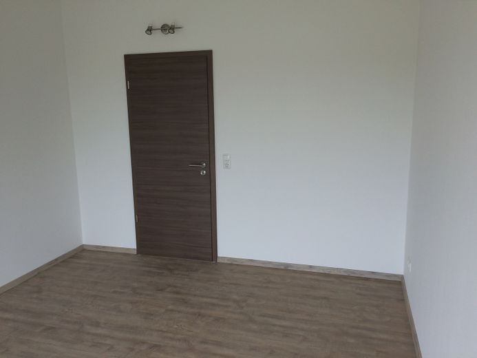 Lichtdurchflutete und neu gebaute 2-Zimmer Wohnung mit Terrasse und EBK, ohne Courtage - Nr. 15 – Schlafen