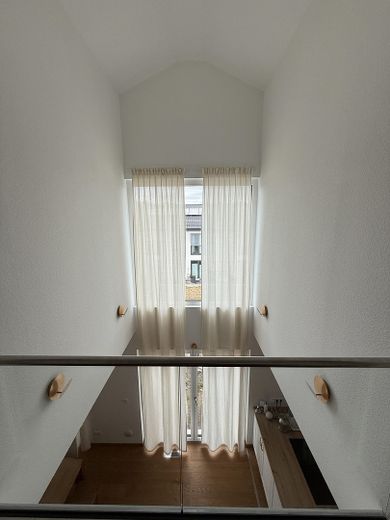 Luftraum mit Glaswand