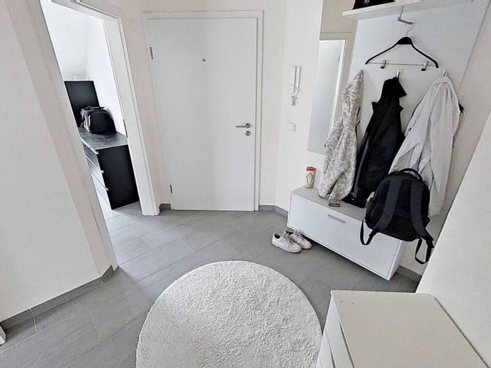 Große 3-Zimmer-Wohnung mit BALKON und EBK in ruhiger Wohnlage – Eingangsbereich