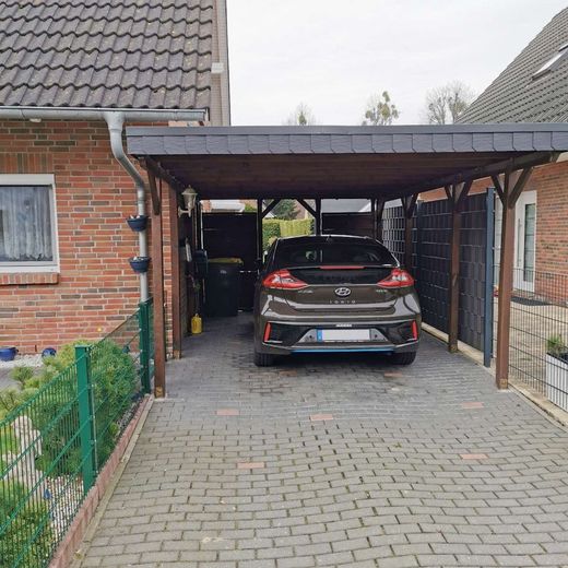Gepflegte Doppelhaushälfte mit nordischem Flair – Carport
