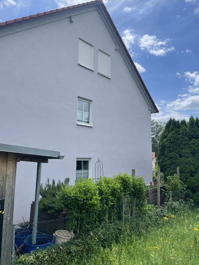 Doppelhaushälfte sucht neuen Eigentümer – Westansicht 