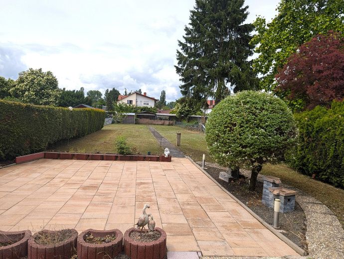 Doppelhaushälfte in Frankenthal (Pfalz) mit sehr großem Garten, provisionsfrei von privat – Garten Ansicht 