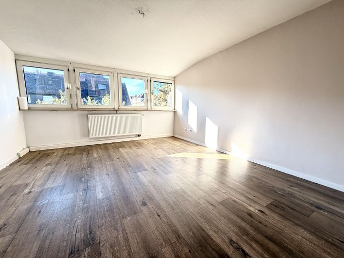 Viel Raum für Familie oder Investment – leere 4 Zimmer-Wohnung + PROVISIONSFREI + – Raum 2