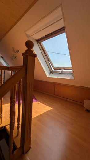 Gepflegtes Zweifamilienhaus mit großem Garten, Garagen und vielfältigen Nutzungsmöglichkeiten – Dachgeschoss