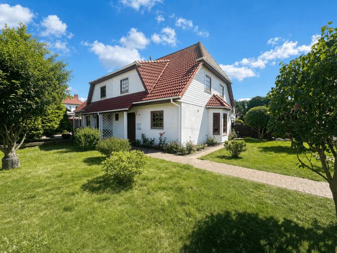 Family-friendly semi-detached house with garden and conservatory near the Baltic Sea – Photo 1