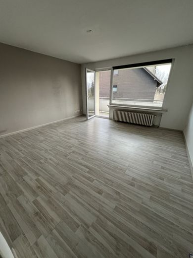 Gepflegte 3-Zimmer Wohnung mit schönem Balkon  - zentral zwischen Essen und Mülheim – Wohnzimmer
