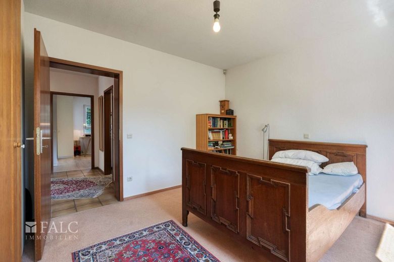 Großes Zweifamilienhaus auf traumhaften Grundstück in Glessen – Schlafzimmer