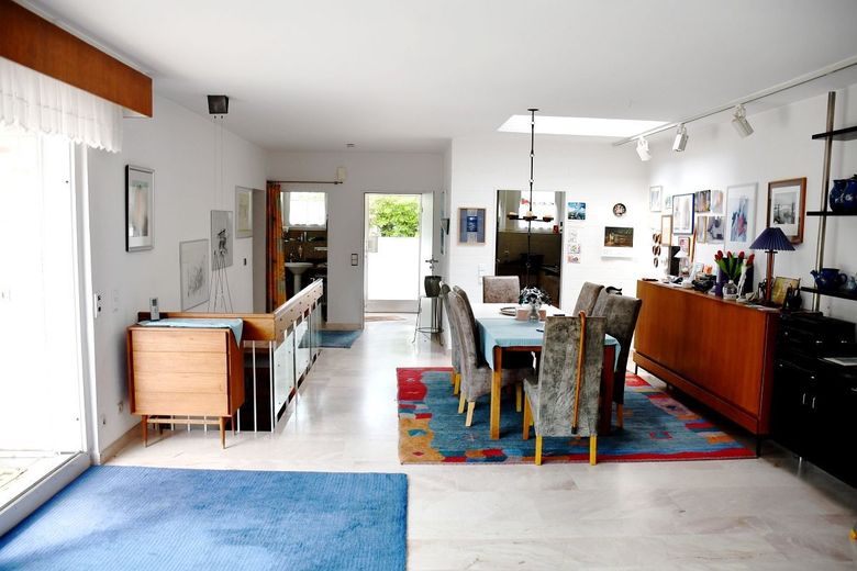 **RESERVIERT** Architektenbungalow + Einliegerwohnung + separate Büroeinheit in Feldrandlage von DA-Arheilgen – großer Wohn-/Essbereich