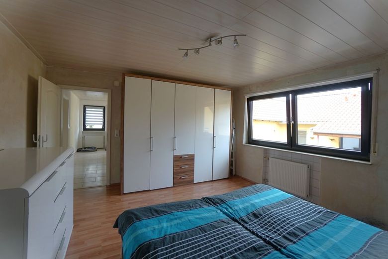 Charmantes Einfamilienhaus mit großzügigem Raumkonzept – Schlafzimmer 1_1OG