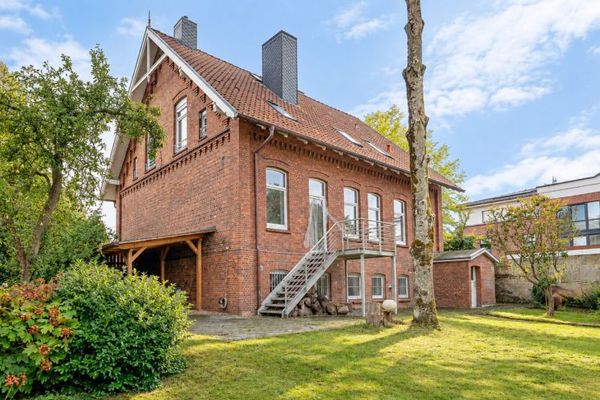 Historischer Charme trifft umfassende Modernisierung – außergewöhnliches Zweifamilienhaus mit viel Raum
