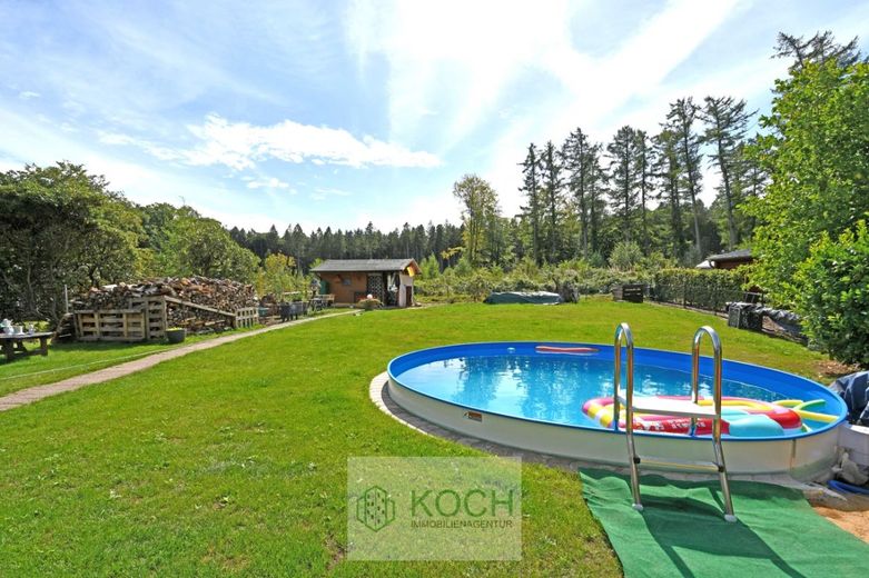 Wohn-/ Ferienhaus in absolut ruhiger Lage – Garten