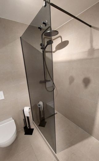 Hochwertiges Studio-Apartment in Mannheim Neckarstadt-West, vollmöbliert – Badezimmer 2