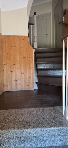 Günstige, 3-Raum-Wohnung in Kretzschau – Treppenaufgang zum 1.OG