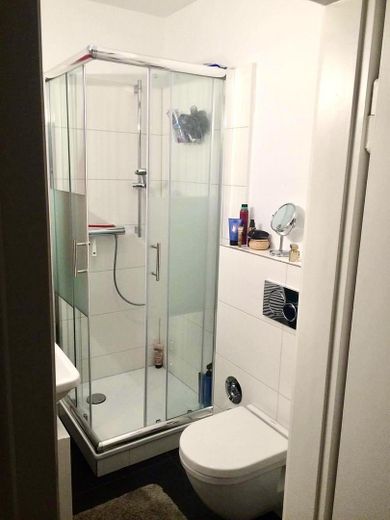 Amplio piso de 3 habitaciones en el centro de Colonia, en Rathenauplatz – Dusche/WC