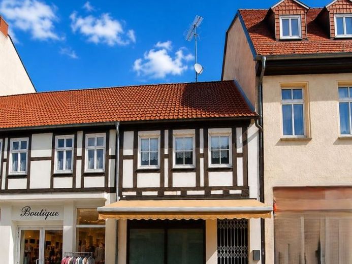 Dieses Haus wartet nicht nur auf einen Käufer. Es wartet auch auf jemanden mit Visionen. – फोटो 1