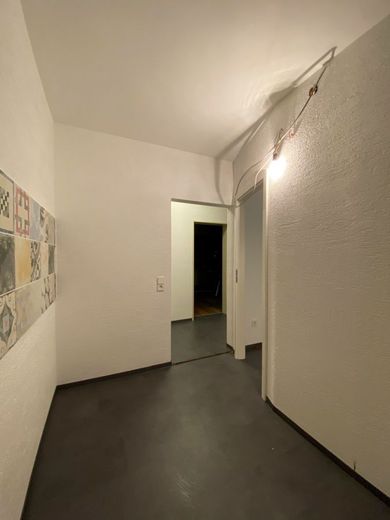 Ruhige Renovierte 2 Zimmer Wohnung – Küche