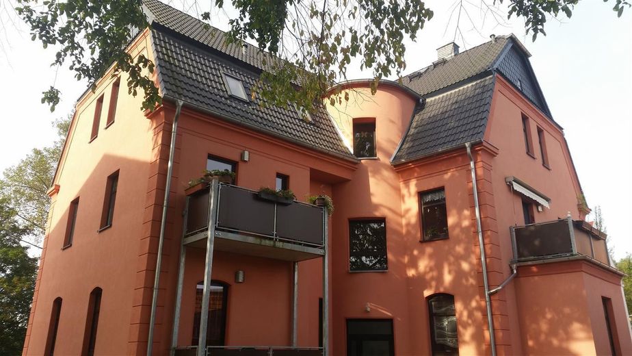 Bright 3-room apartment with large daylight bathroom and dressing room in Zwickau-Crossen – Außen