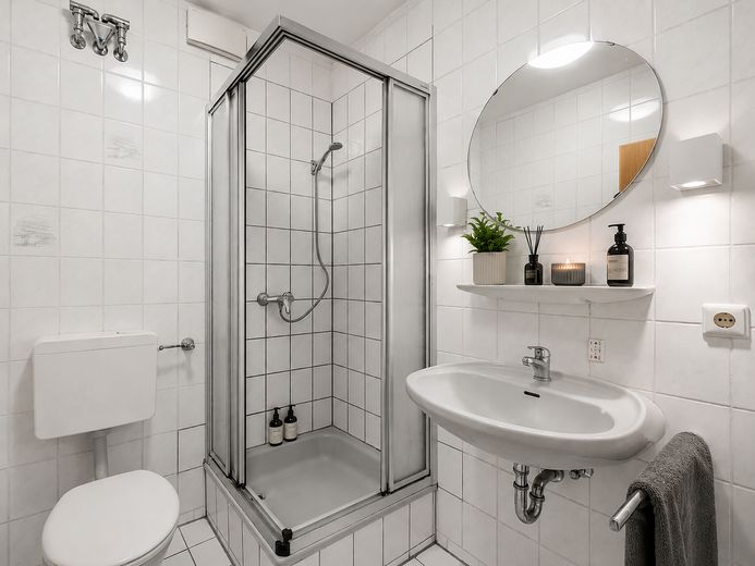 1-Zimmer-Wohnung im Zentrum von Oberkochen – Duschbad