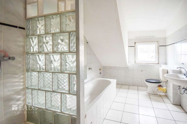 Urbanes Wohnglück mit Potenzial – Badezimmer