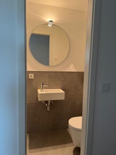 Obra nueva: Ático con terraza orientada al sur y cocina equipada - en Reinickendorf/Mitte – WC