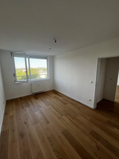 2-Zimmer-Wohnung in Augsburg – kernsaniert, Balkon, Weitblick, bezugsfertig – Schlafzimmer