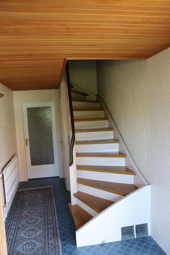 Geräumiges Einfamilienhaus mit 6,5 Zimmern in Salzgitter-Thiede – Treppenhaus