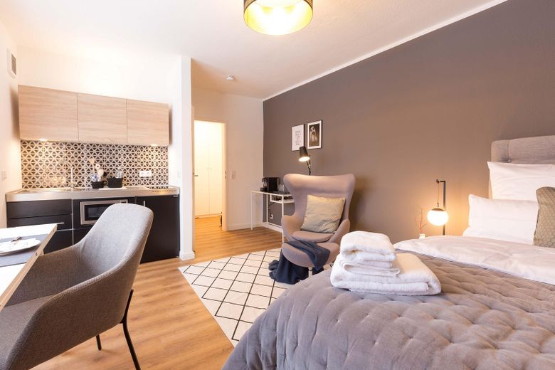 Sorgenfrei das nächste Kapitel aufschlagen – Vollmöbliertes 1-Zimmer-Apartment im MS-Kreuzviertel – Wohn- und Schlafraum