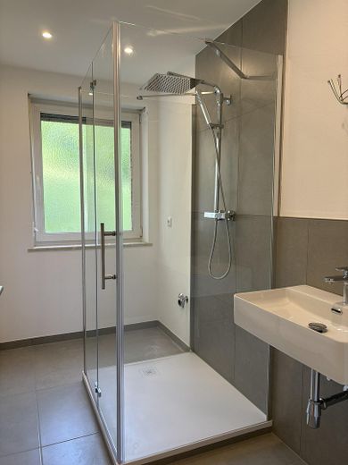 Frisch modernisierte 3-Zimmer-Wohnung mit Loggia – sofort bezugsfrei und Provisionsfrei – Bad mit Dusche, WA-Anschluss