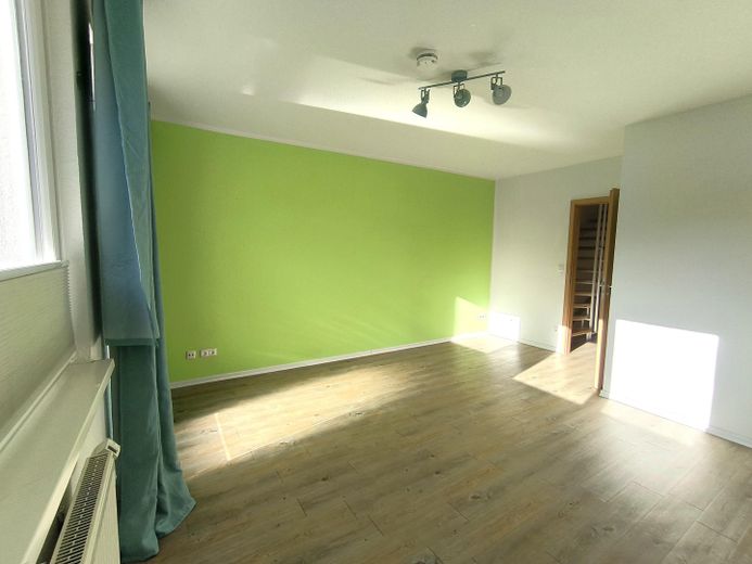Zentrales und energieeffizientes Townhouse mit Tiefgarage und Keller – Zimmer 2 mit Sonne