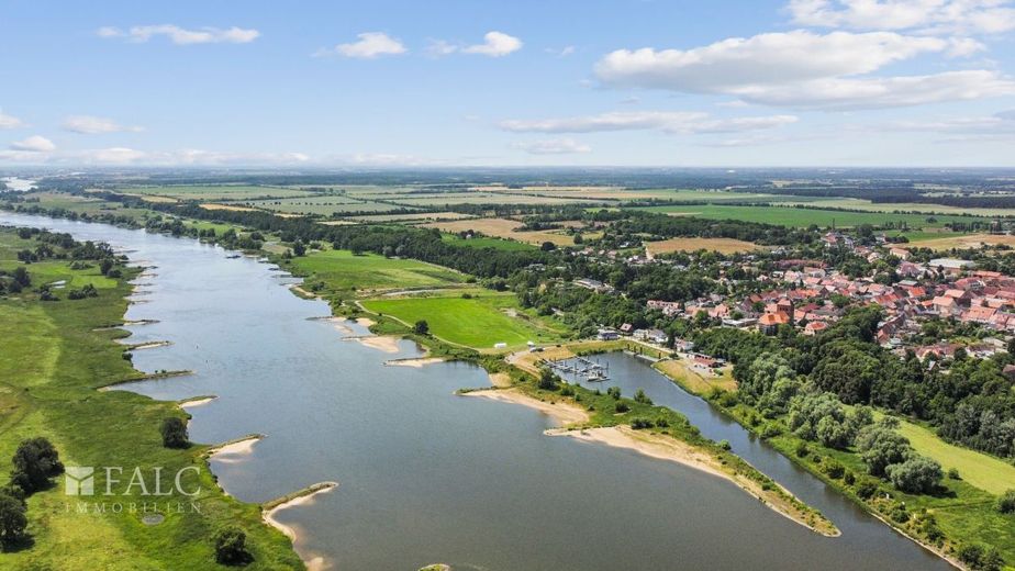 Provisionsfrei. Neubauprojekt - Traumbungalow mit Feldblick – Luftbild Elbe Arneburg