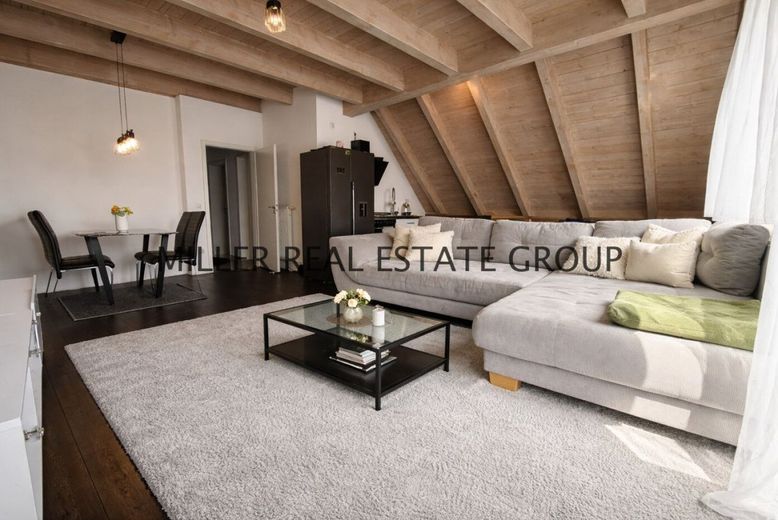 5-Zimmer-Maisonettewohnung in Kösching kaufen - großzügige Eigentumswohnung mit Balkon und zwei Stellplätzen nahe Ingolstadt! – offener Wohn-Ess-Küchenbereich