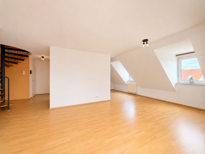 *Schöne DG-Maisonnette-Wohnung mit Fernblick* – Wohn- Esszimmer