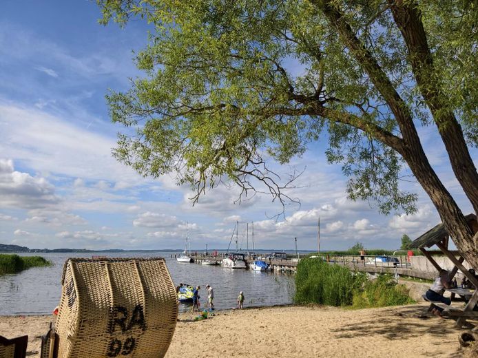 Effizienzhaus A am Kummerower See – Wärmepumpe, PV, Pool, Sauna & nah zum Hafen – Yachthafen Kummerow
