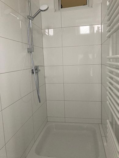 परिष्कृत पुराने भवन का अपार्टमेंट। नवीनीकृत। – Dusche