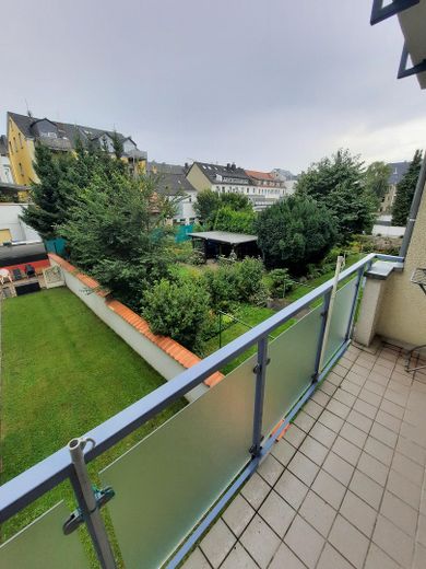 2,5 Raum Citylage, Erstbezug nach Sanierung, Balkon, Bad: Wanne + Dusche + Fenster, Dämmung – Blick in den Garten
