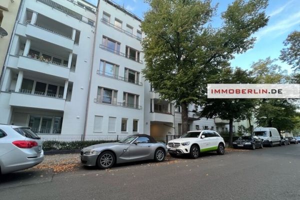 IMMOBERLIN.DE - Komfortable Wohnung im KfW-55-Haus mit Balkon & Loggia beim Ortskern nahe WISTA