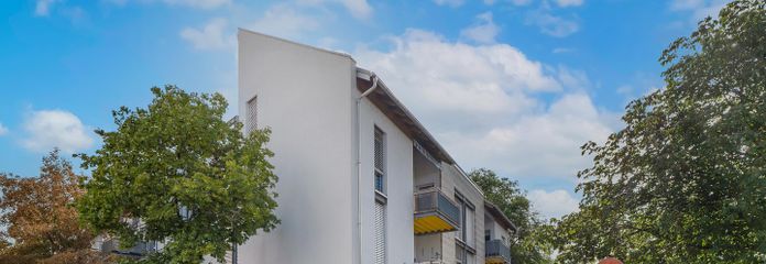 Ampio appartamento su due livelli con grande terrazza sul tetto e posto auto in garage sotterraneo a Gottmadingen – Außenansicht