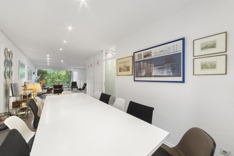 Wohnen mit viel Platz und eigener Terrasse - 4-Zimmer-Wohnung in begehrter Westend-Lage – Essbereich im Wohnzimmer