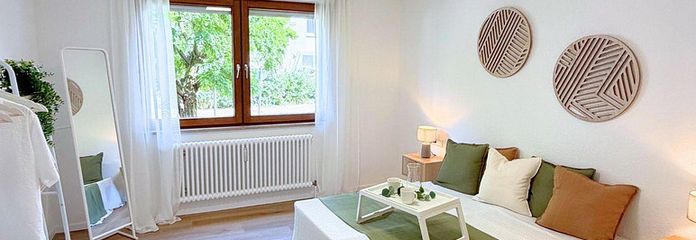 Abitare in stile moderno a Pfullingen – appartamento ristrutturato di 3 locali con balcone e garage – Schlafzimmer