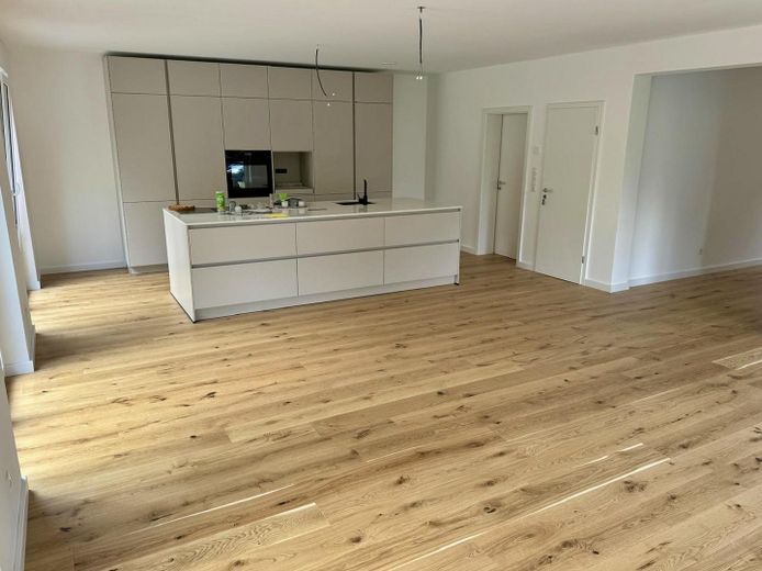 Moderna casa bifamiliare con 5 locali, finiture di pregio e giardino a Bönningstedt – Wohn und Essbereich