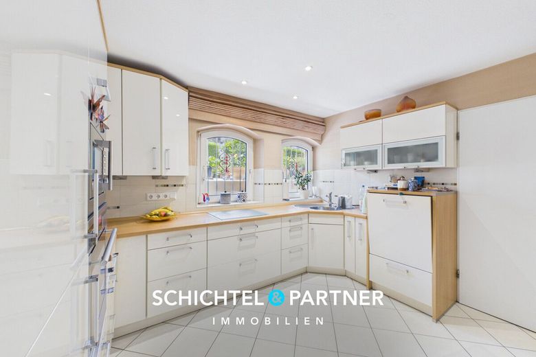 Mitte | Bezugsfrei: Stadtvilla mit 3-Einheiten oder als Einfamilienhaus – S&amp;P | Küche
