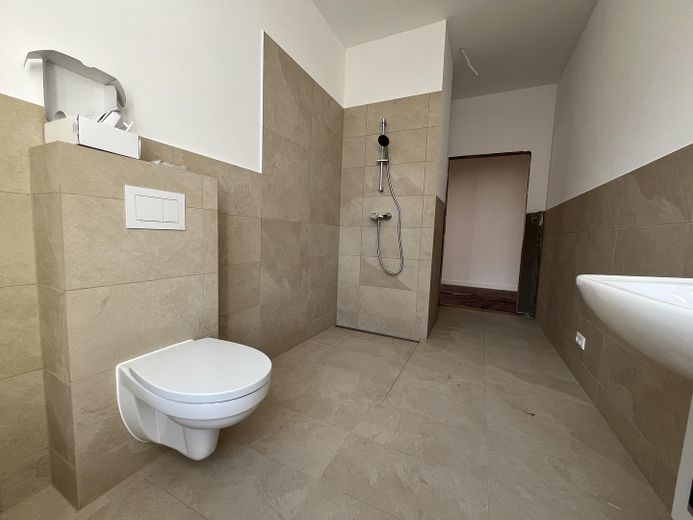 Prima occupazione - Luminoso appartamento di 3 stanze in posizione privilegiata - adatto per WG – Foto 6