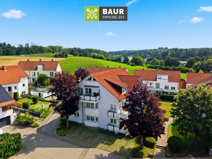 Kapitalanlage mit Weitblick – gepflegte Dachgeschosswohnung mit Balkon in Mochenwangen – Foto 1