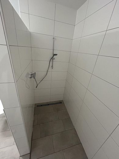 Hochwertige Wohnung mit Wärmepumpe & Einbauküche - Neubau KfW-40 Erstbezug Innenstadt Diepholz – Dusche