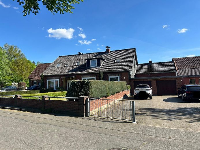 Blick auf Garagen/Stellplätze